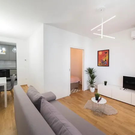 Bauer, Apartment *